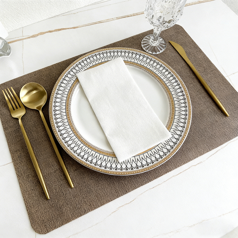 Disposable airlaid napkins with linen-like texture and high absorbency