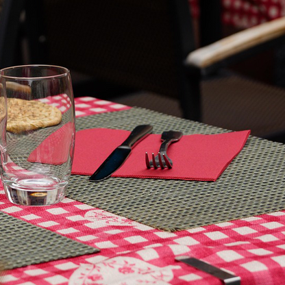 red airlaid dinner napkins