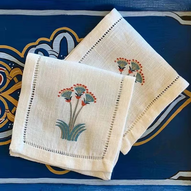 Elegant Cloth Placemats Custom Embroidery Diverse Fabrics For Dining Events HLPLA1004