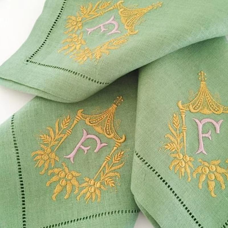 Elegant Cloth Placemats Custom Embroidery Diverse Fabrics For Dining Events HLPLA1004