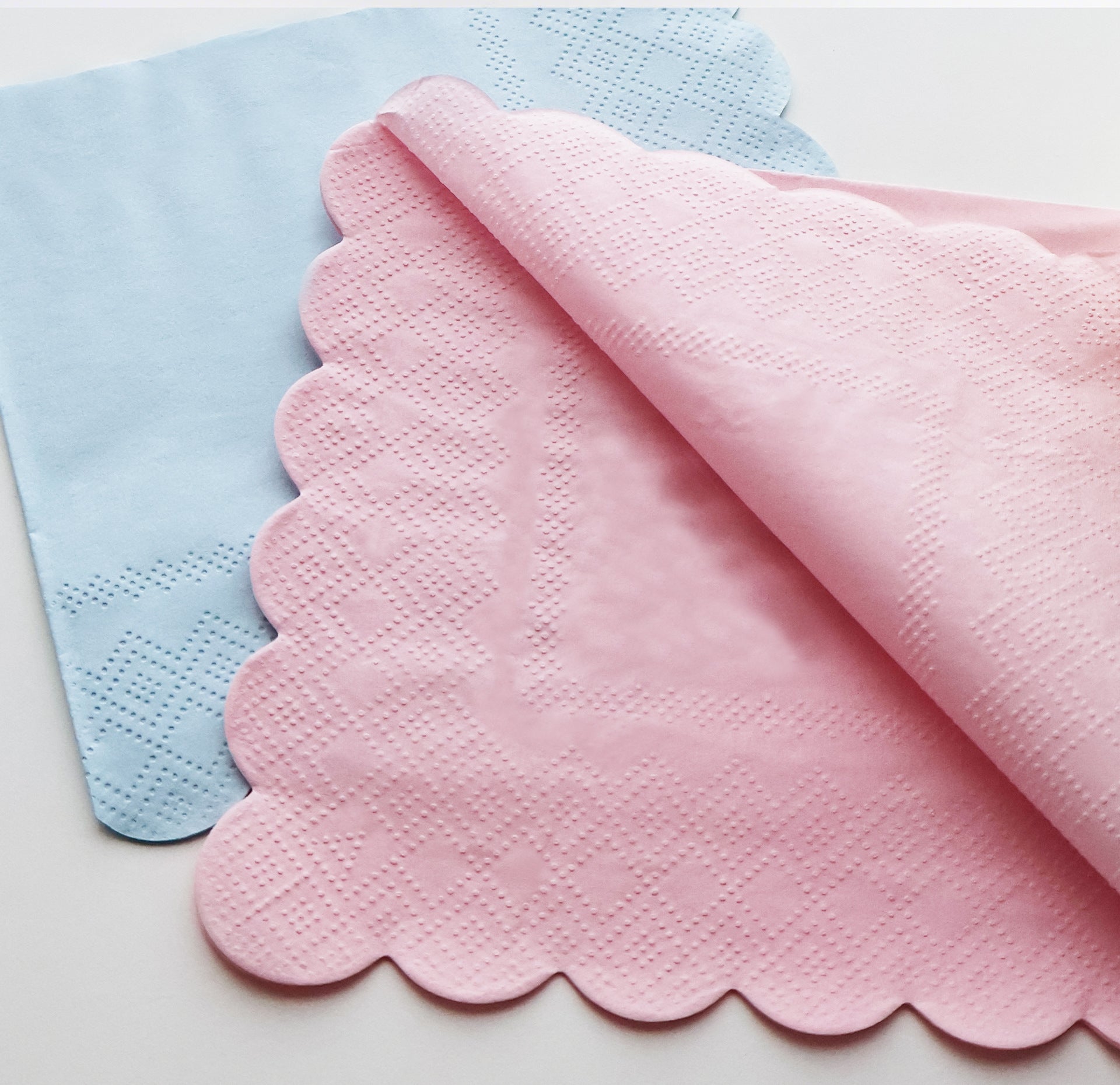 Custom Ombre Cocktail Napkins – Gradient Dyed Paper Napkins, Fancy Scalloped Edge Disposable Napkins for Parties, Weddings & Restaurants HL50PN08